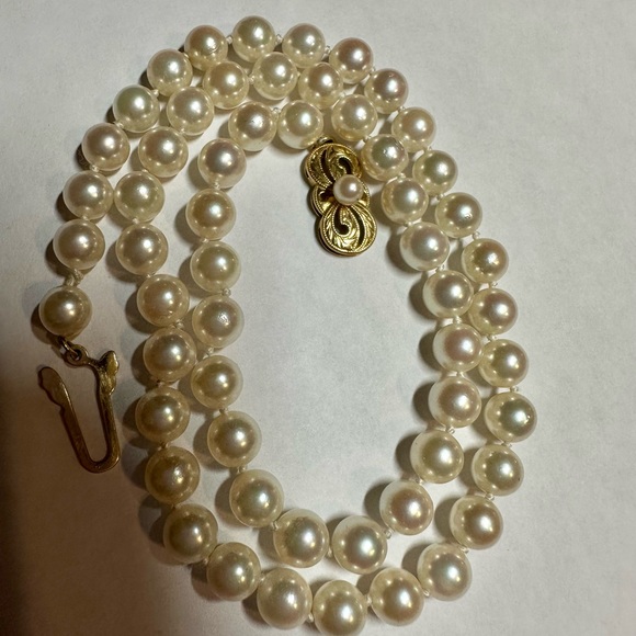 Classic Mikimoto Akoya Pearl Single Strand Necklace, 11,3 mm Hand Knotted, 17” - Picture 3 of 7